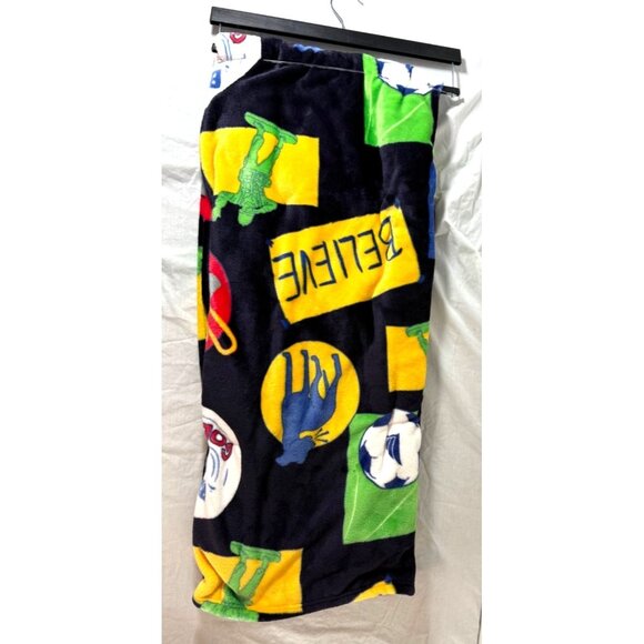 Ted Lasso AFC Richmond Believe Plush Throw Blanket WB - Picture 3 of 3